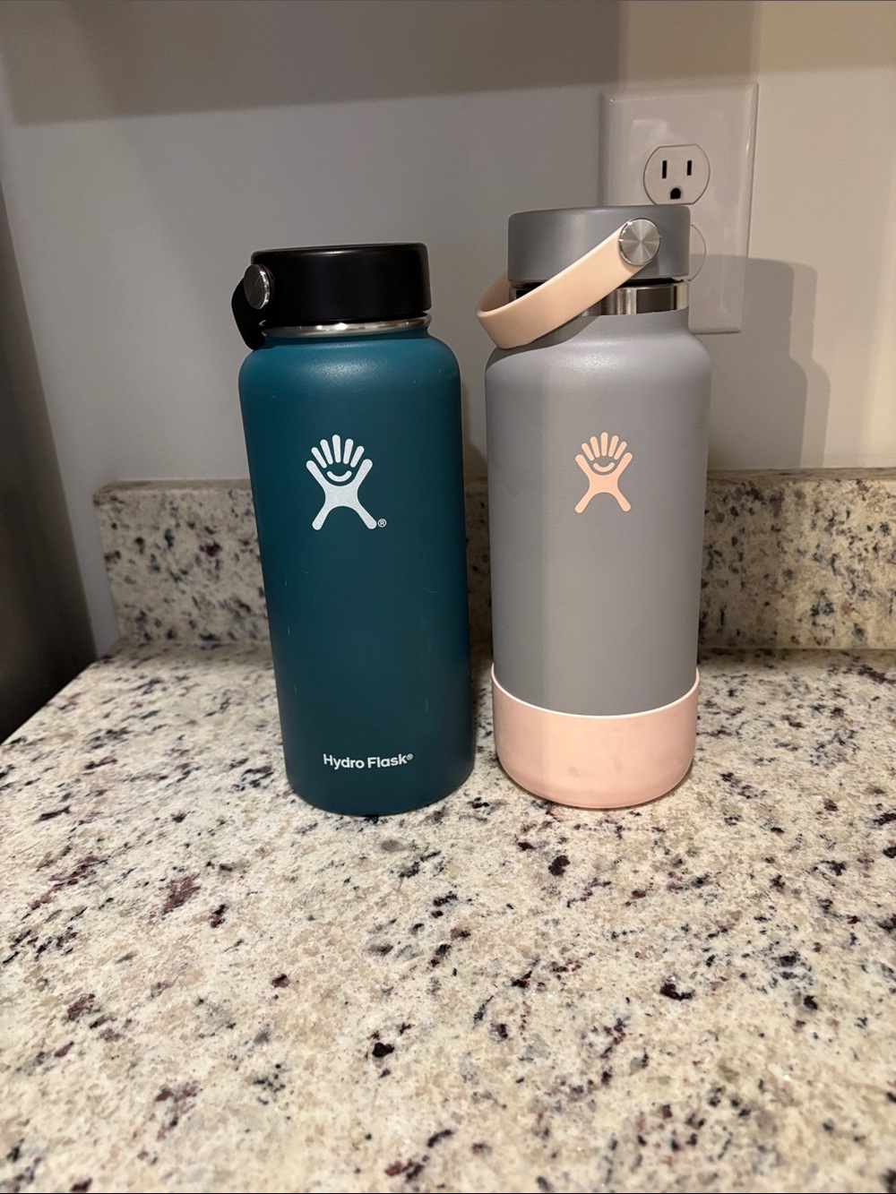 Hydro Flask Bottles 32oz Pink and Grey, Teal